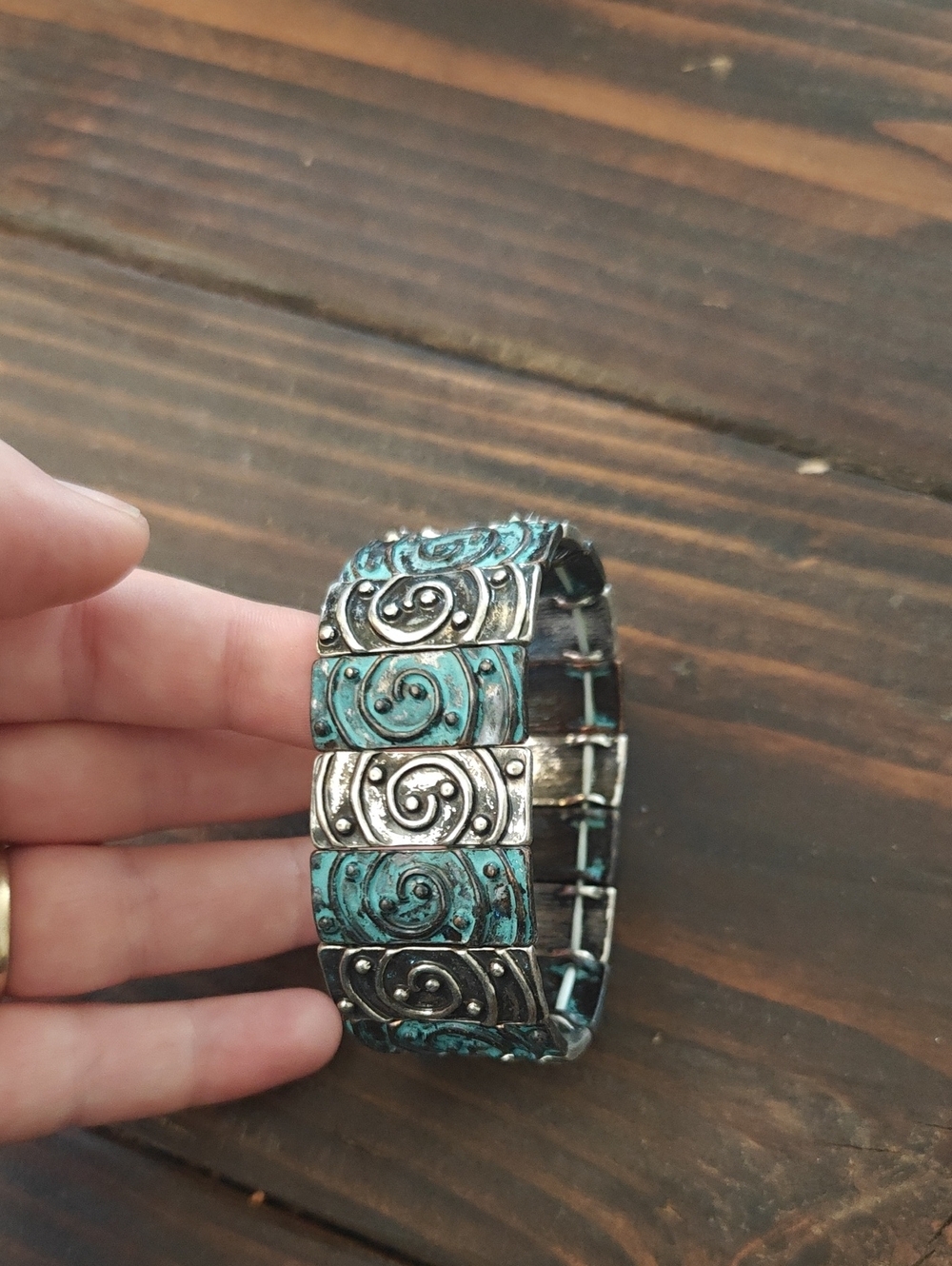 Swirl Stretch Bracelet - Women's Jewelry AA22 6789